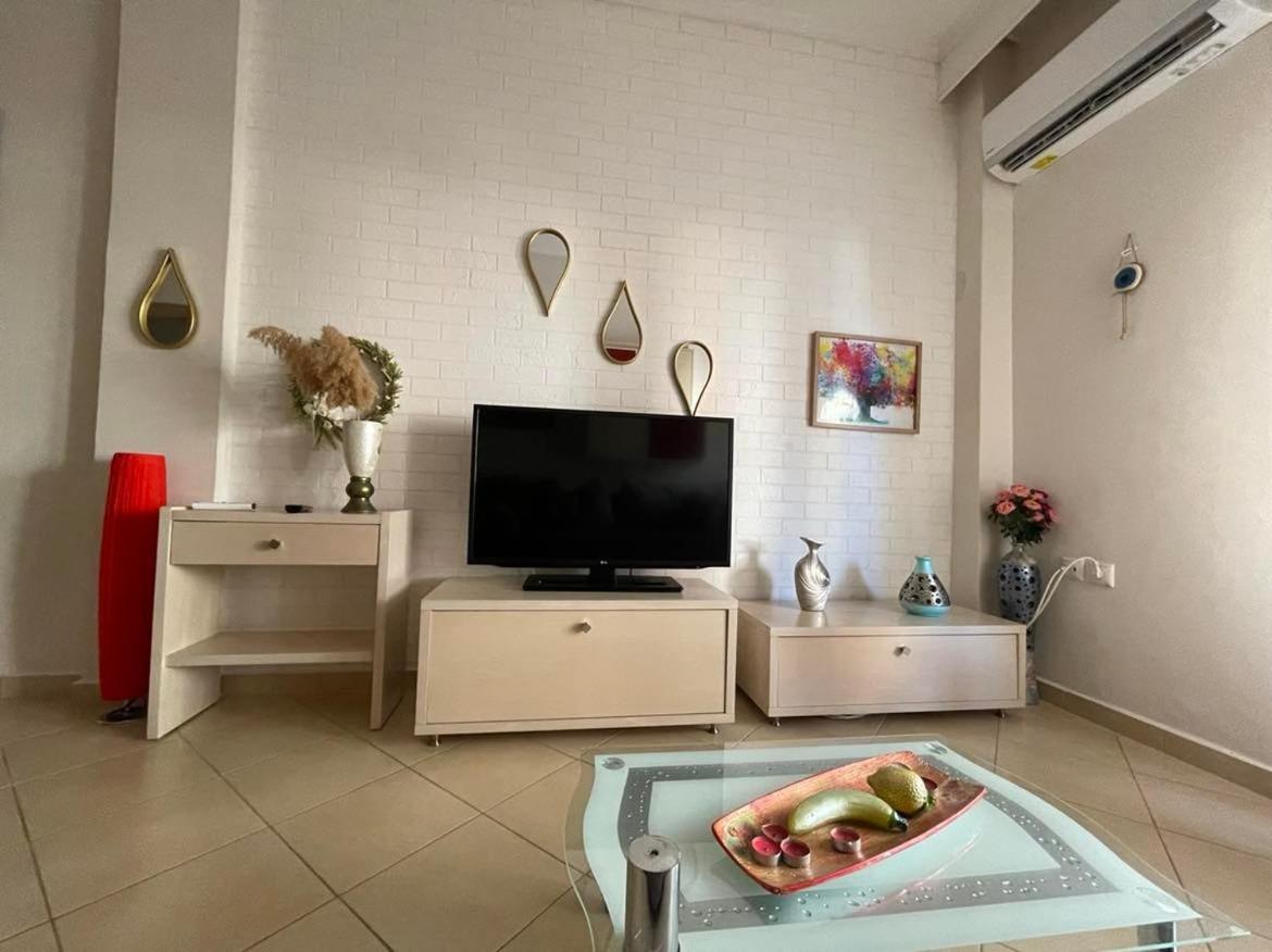 Brick Apartment Néa Péramos المظهر الخارجي الصورة