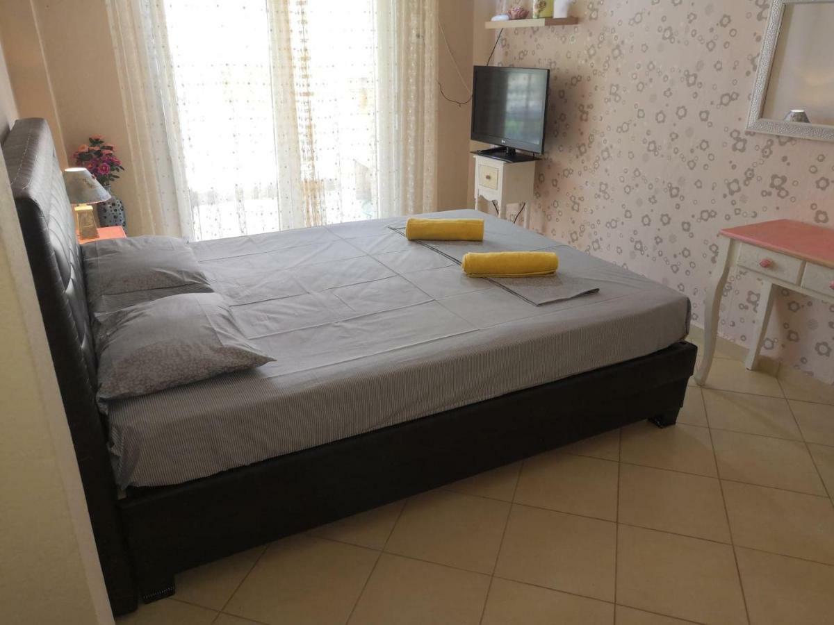 Brick Apartment Néa Péramos المظهر الخارجي الصورة