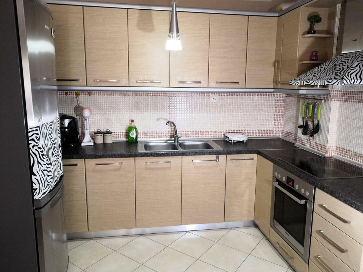 Brick Apartment Néa Péramos المظهر الخارجي الصورة