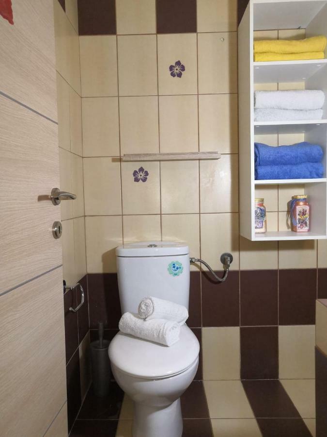 Brick Apartment Néa Péramos المظهر الخارجي الصورة